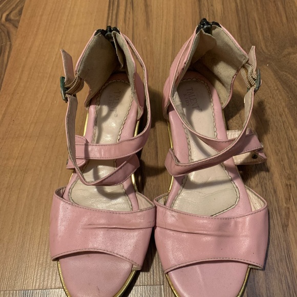 Shoes and sandals - Picture 6 of 7